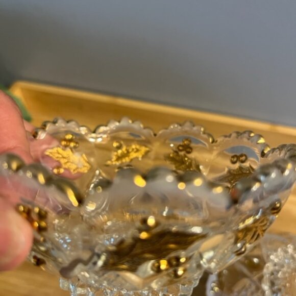 EAPG Northwood HTF berry bowls Set of 2 berries and leaves Christmas design - Picture 6 of 9